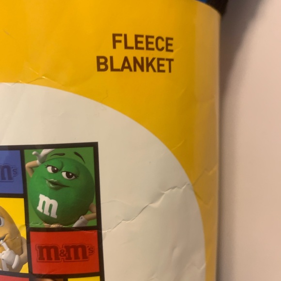 NEW 2019 M & M Worlds Chocolate Candy Character Fleece Colorful Throw Blanket - Picture 3 of 7